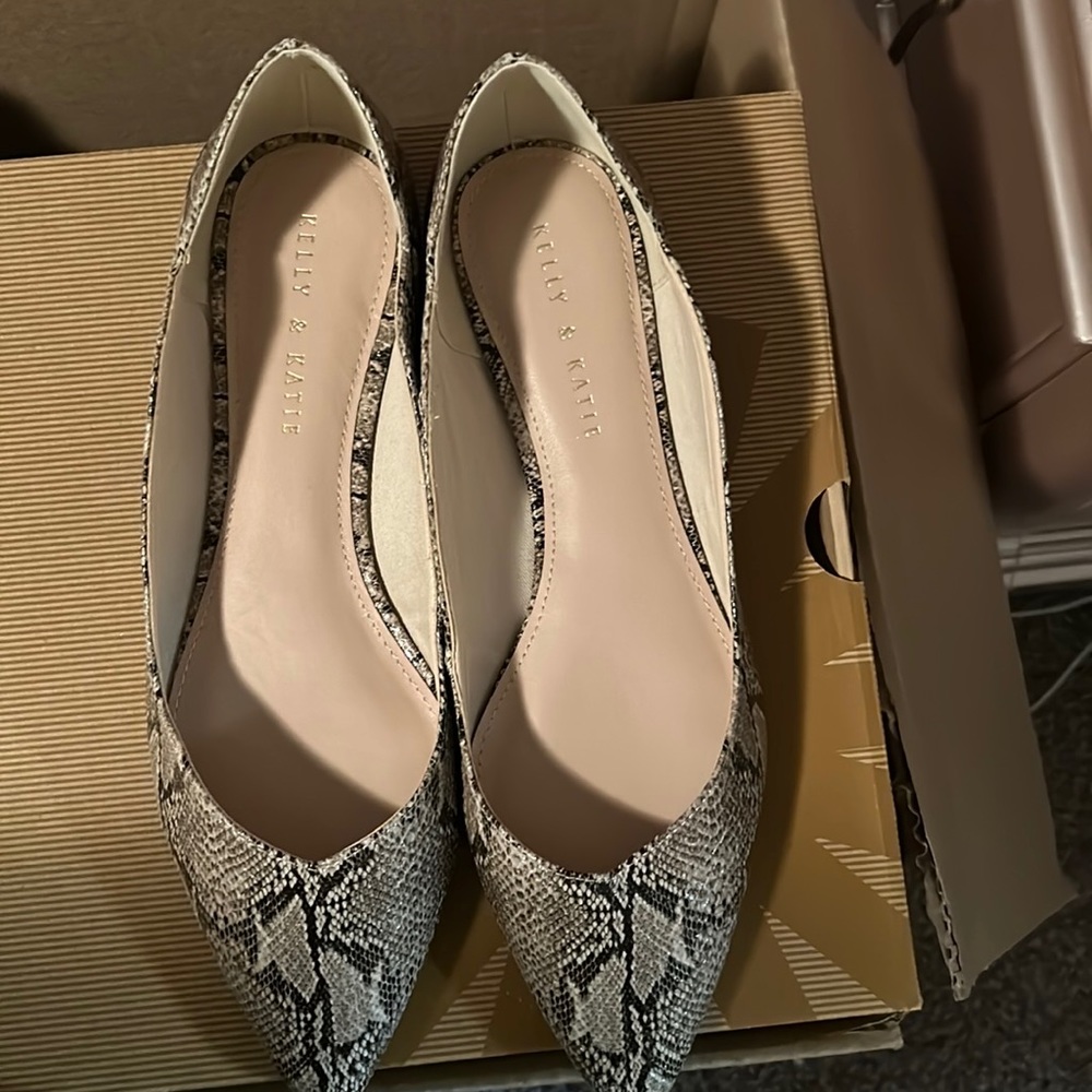 Cute snake flats!